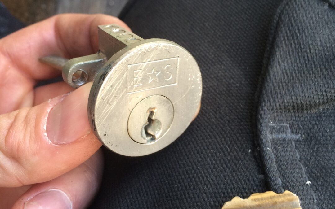 emergency domestic locksmith broken key