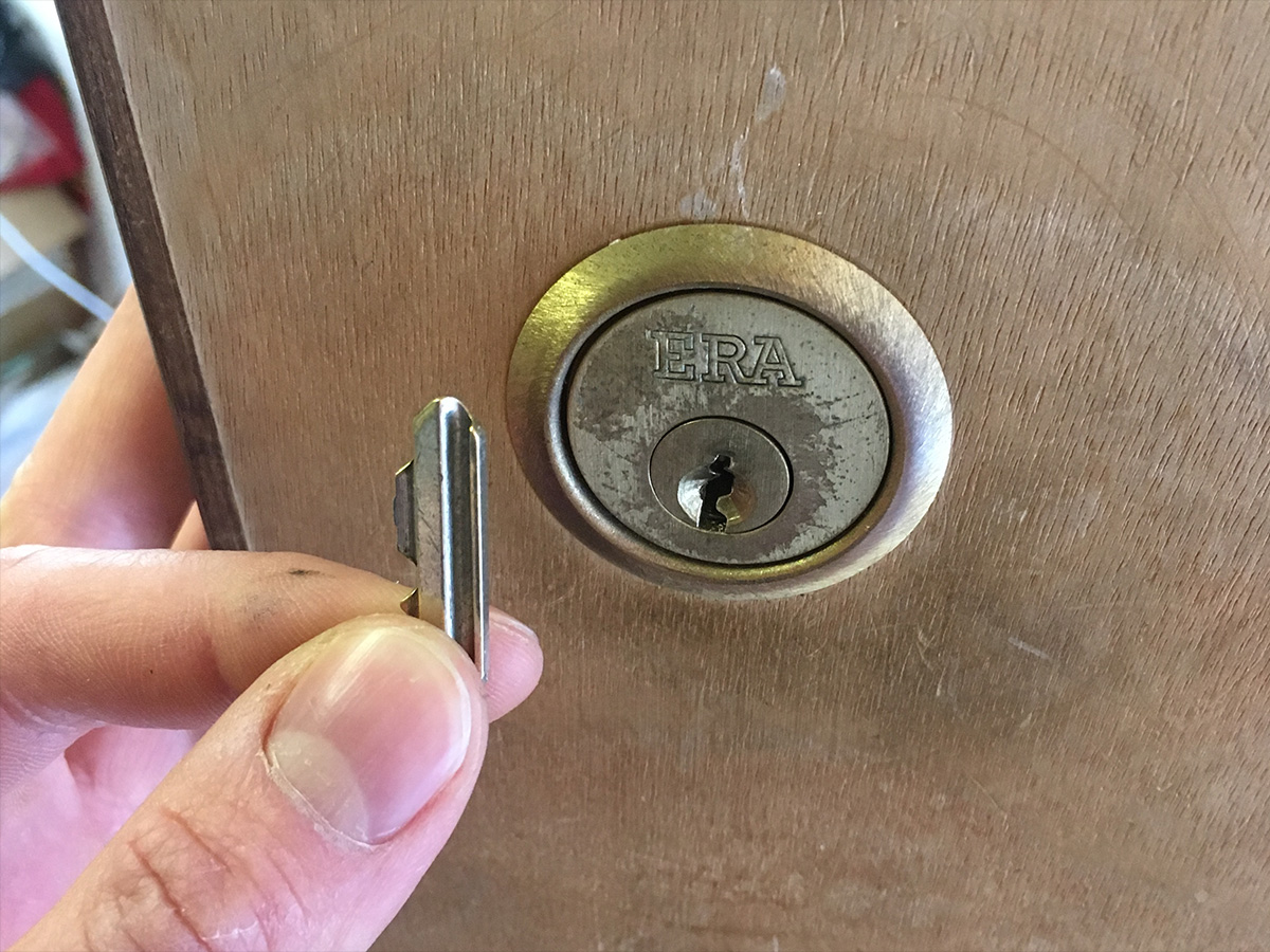 Broken key locksmith commercial premises in central Brighton LBP