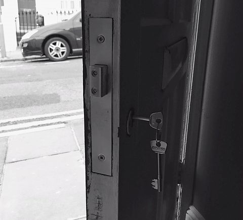 Brighton Locksmith | Property Detainer Deadlocking Latch Change