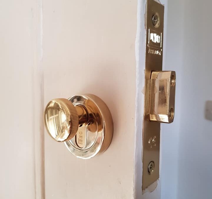 Victorian Door to Internal Deadlock Fire Compliant ISEO Euro