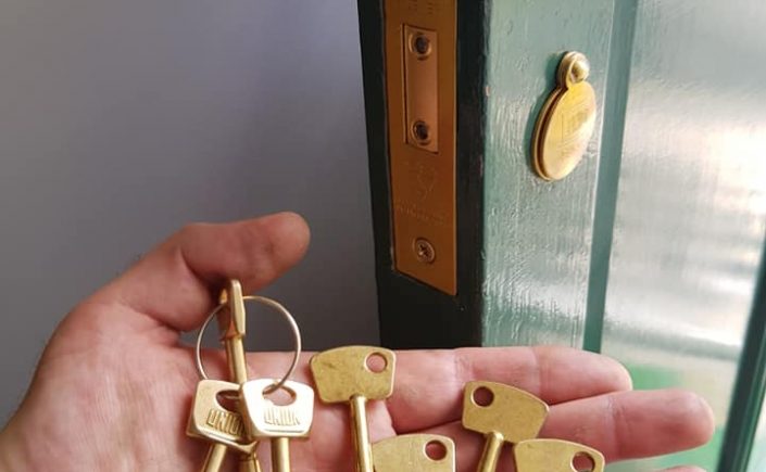 lock change and keys cut