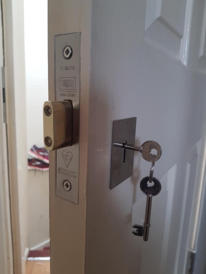 deadbolt lock