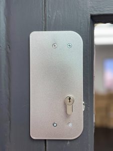A photo of reinforced anti-thrust plate and lock