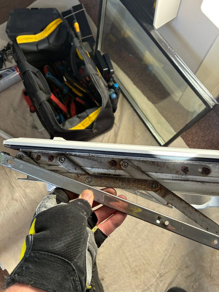 Locking espag hinge has gone rusty