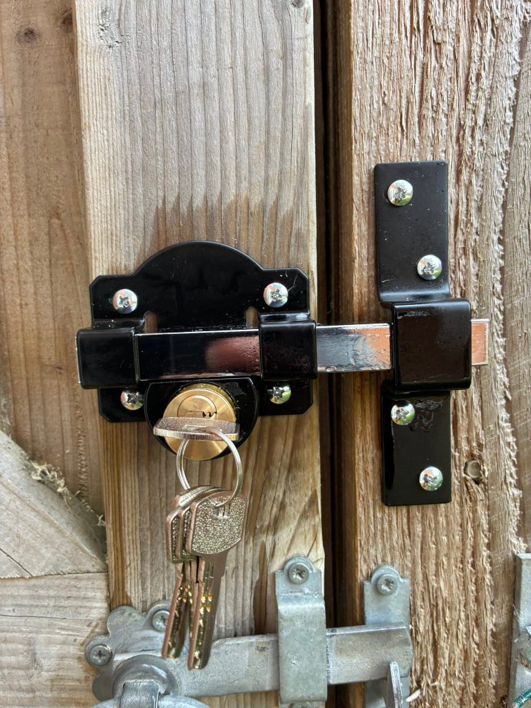 Gate lock for outdoor use